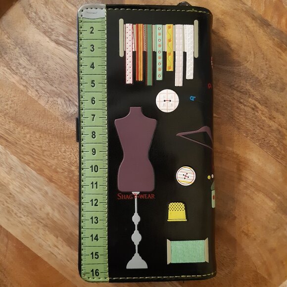 *NWOT Shag Wear Oh Sew Chic Sewing Machine Button Black Wallet Magnetic Snap - Picture 2 of 5